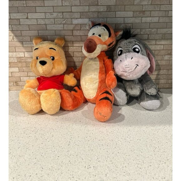 Winnie the Pooh plush bundle - Picture 1 of 7